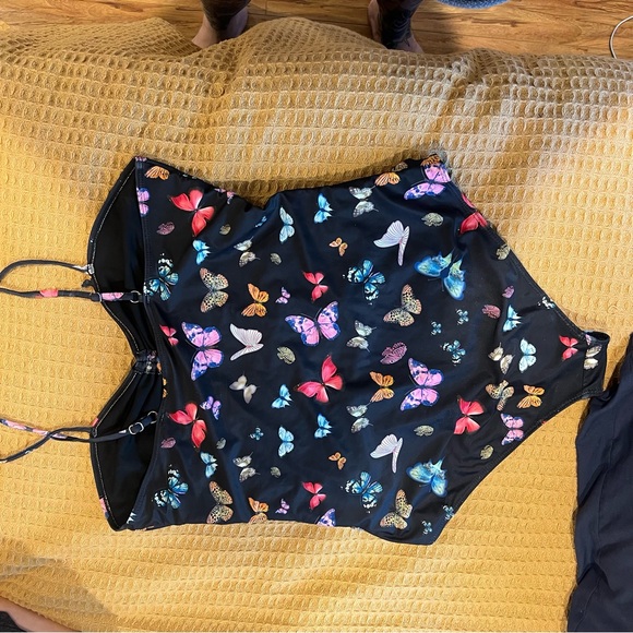 1 black,1 butterfly design one piece and 1 high waisted bottom - Picture 5 of 10